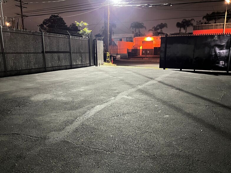 More Photos Of 7305 Deering Ave, Canoga Park Land For Lease