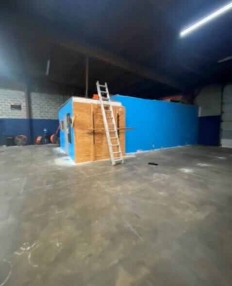 More Photos Of 10302-10308 Cash Rd, Stafford Warehouse For Lease