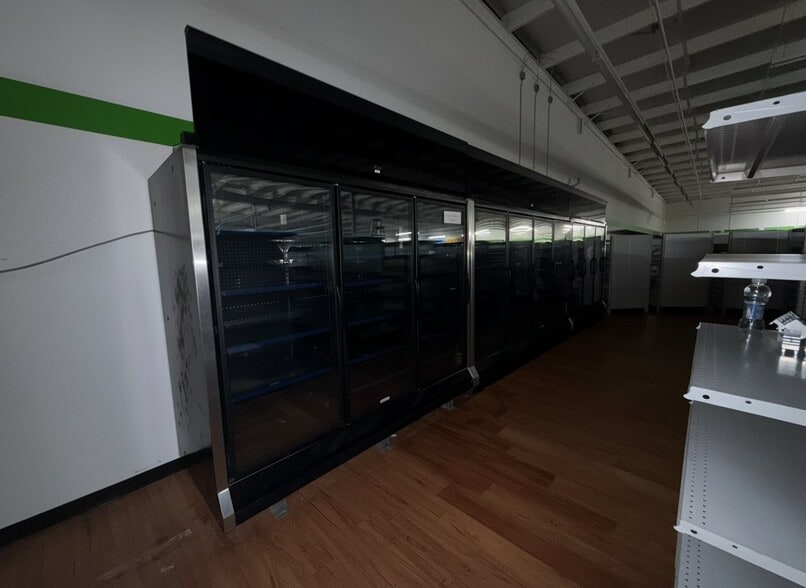 More Photos Of 1514 Sampson St, Westlake Freestanding For Sale