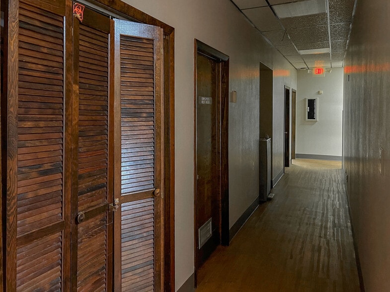More Photos Of 119 W Lowman St, Mullins Medical For Sale
