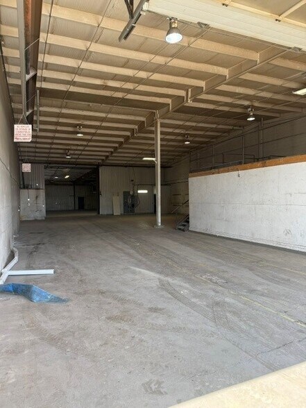 More Photos Of 8319 Chiles Industrial Av, Red Deer Warehouse For Sale