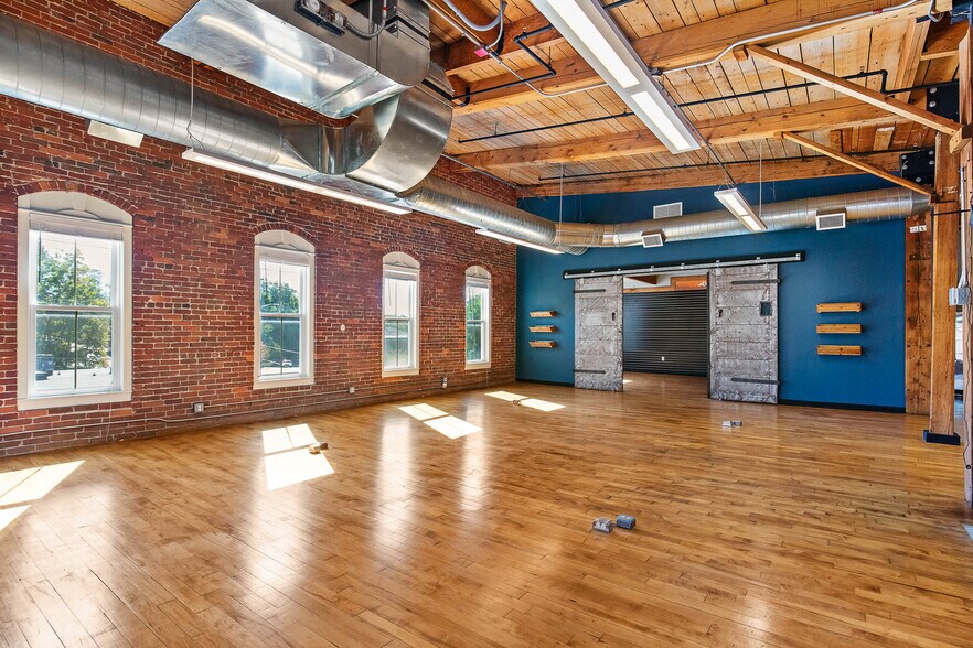 More Photos Of 77 Elm St, Amesbury Loft Creative Space For Lease