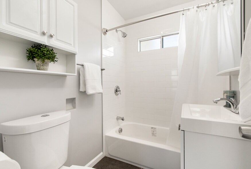 More Photos Of 411 G St, Chula Vista Apartments For Sale