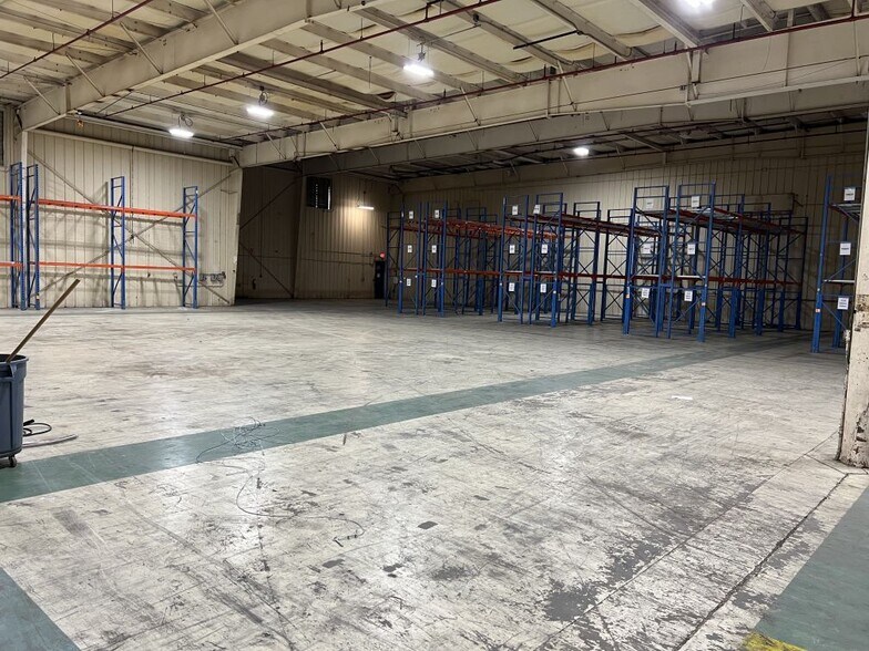 More Photos Of 14 Beaver Rd, Branford Distribution For Lease