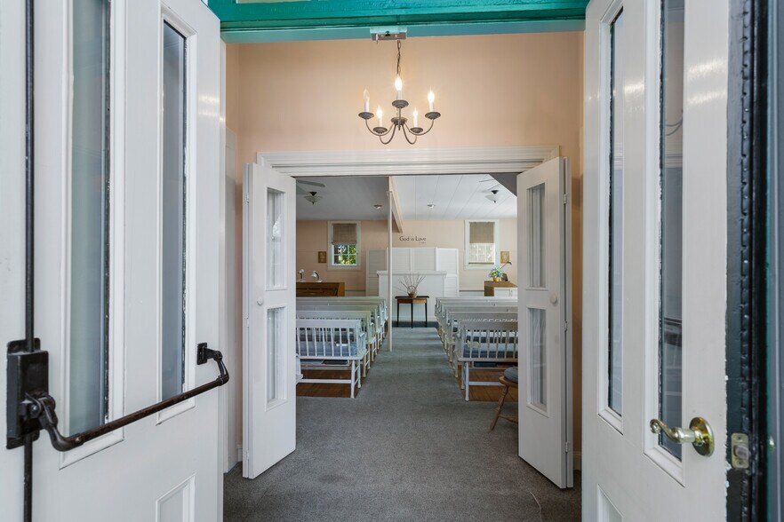 More Photos Of 25 Oak St, Boothbay Harbor Specialty For Sale