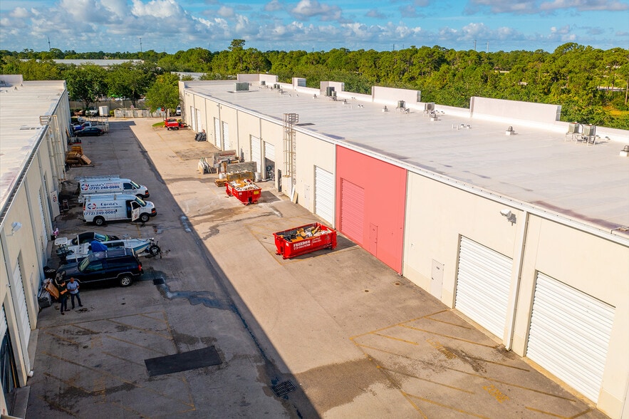 More Photos Of 571 NW Mercantile Pl, Port Saint Lucie Light Manufacturing For Lease