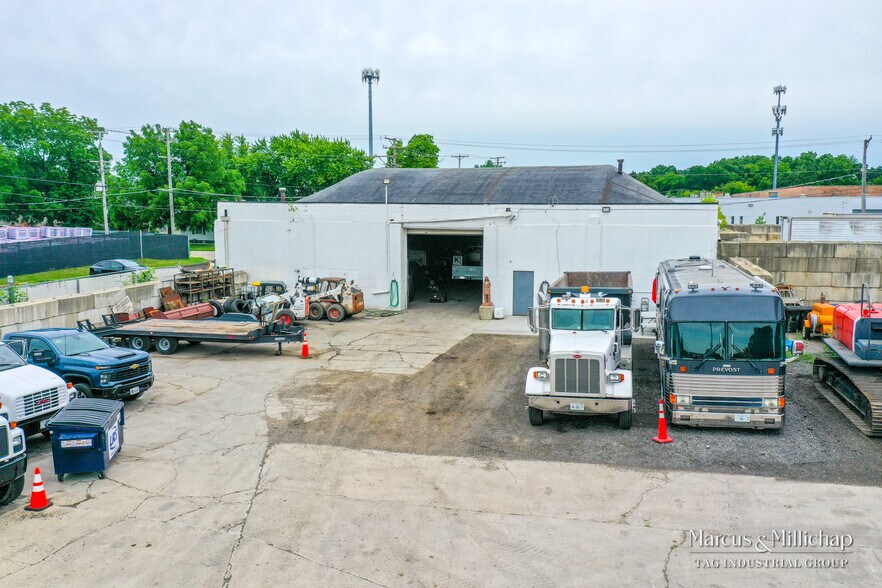 More Photos Of 1020 Elizabeth Ave, Waukegan Industrial For Sale