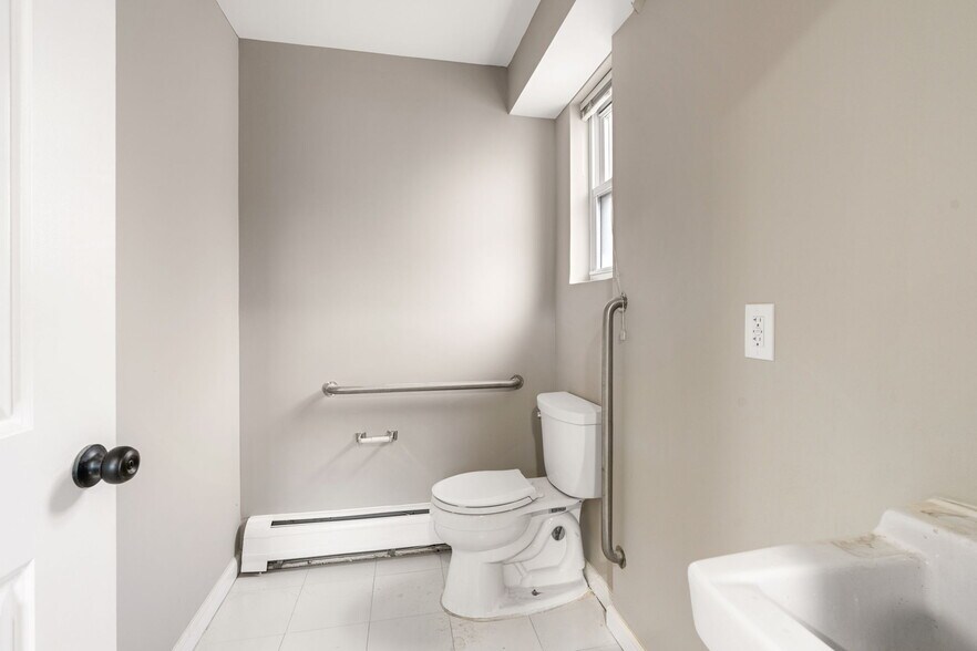 More Photos Of 149 Glenwood Ave, Staten Island Office Residential For Lease