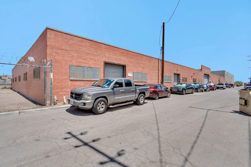 More Photos Of 220 N Saint Vrain St, El Paso Light Distribution For Sale