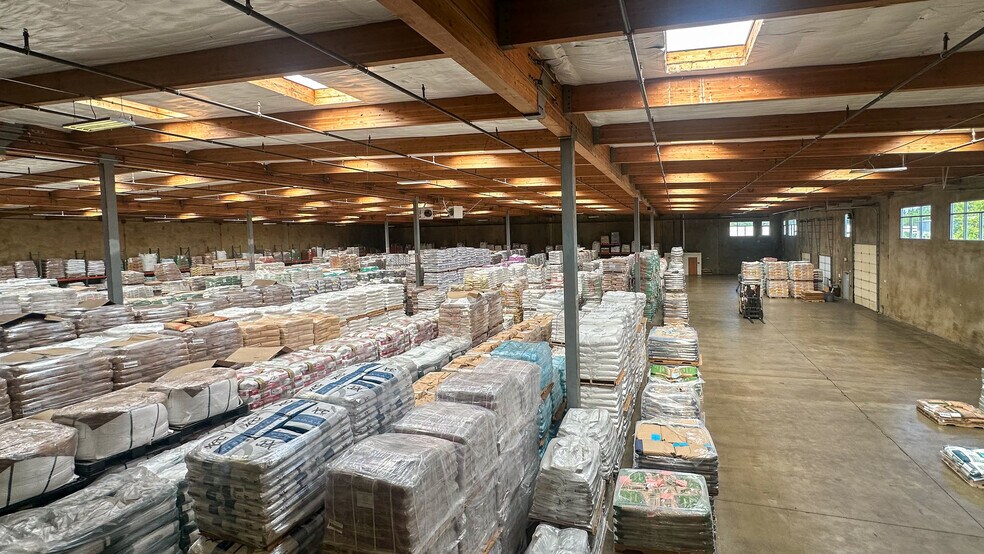 More Photos Of 2805 Industrial Ave, Hubbard Warehouse For Lease