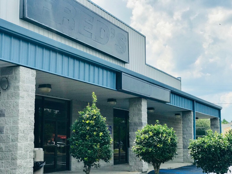 More Photos Of 767 Veterans Pkwy, Hinesville Department Store For Lease