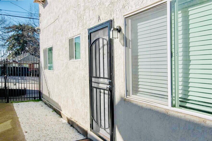 More Photos Of 2120 E 22nd St, Oakland Apartments For Sale