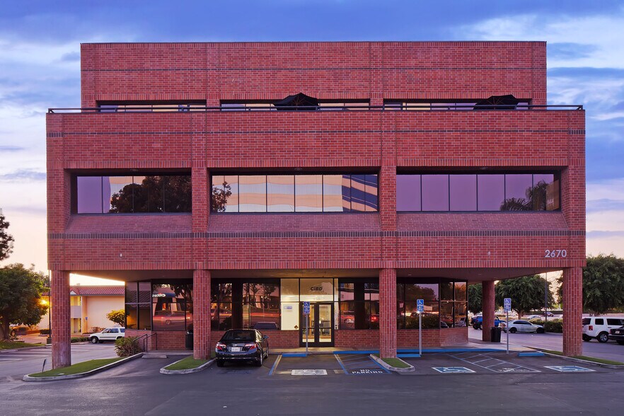 More Photos Of 2670 N Main St, Santa Ana Office For Sale