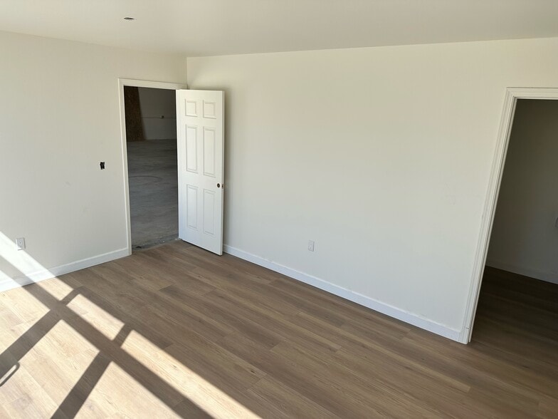 More Photos Of 7626 Balboa Blvd, Van Nuys Warehouse For Lease