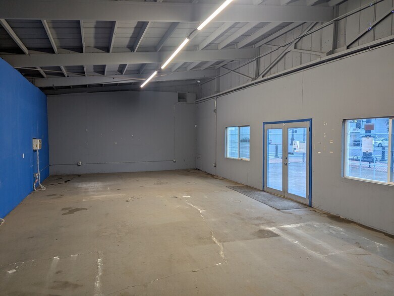 More Photos Of 2024 Q St, Bakersfield Unknown For Lease