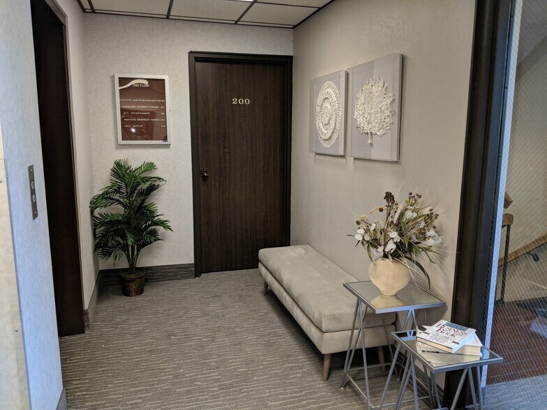 More Photos Of 4249 E State St, Rockford Office For Sale