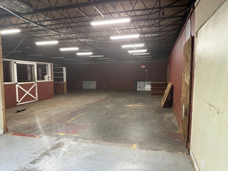 More Photos Of 2211 Windsor St, Chattanooga Service For Sale