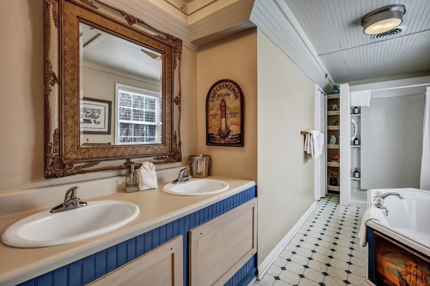More Photos Of 24 Van Horne Ave, Tybee Island Hospitality For Sale