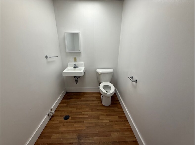More Photos Of 7701-7711 Affinity Dr, Cincinnati Light Distribution For Lease