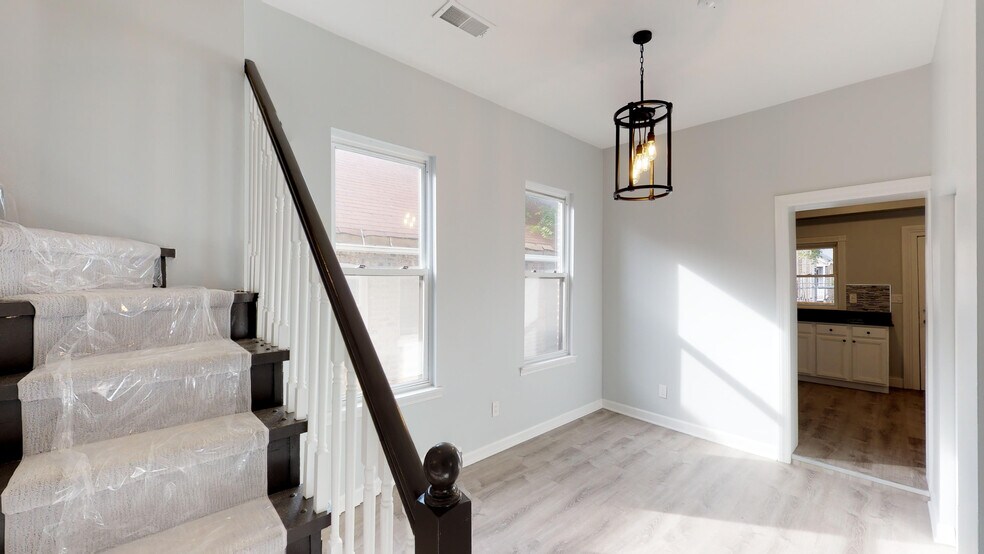 More Photos Of 1460 W Huron St, Chicago Apartments For Sale