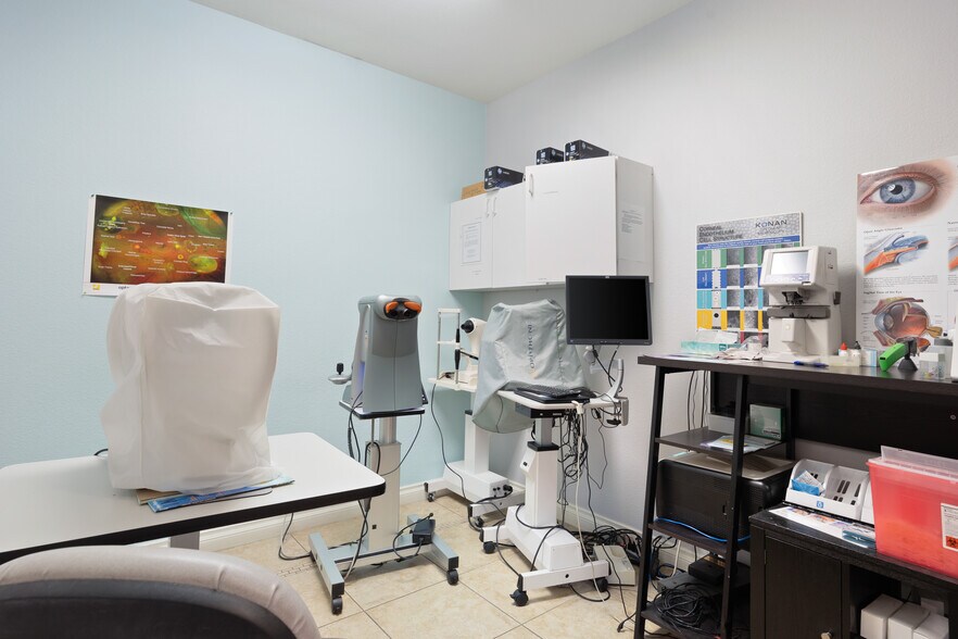 More Photos Of 71956 Magnesia Falls Dr, Rancho Mirage Medical For Sale