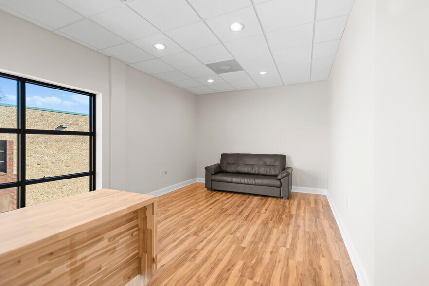 More Photos Of 19810 W Catawba Ave, Cornelius Office For Lease