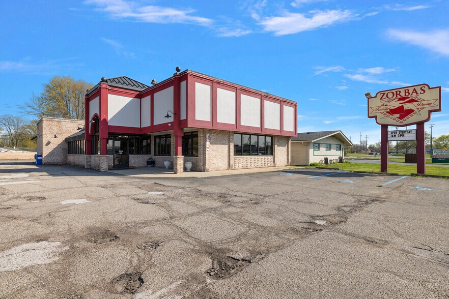 More Photos Of 37116 S Groesbeck Hwy, Clinton Township Restaurant For Sale