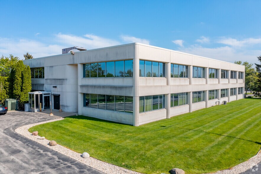 More Photos Of N28W23000 Roundy Dr, Pewaukee Office For Sale