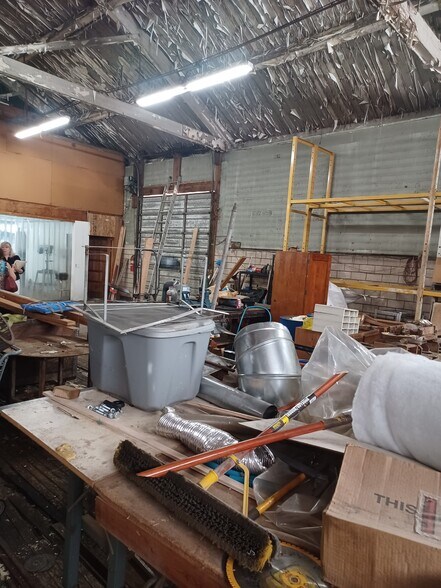 More Photos Of 419 S Broad St, Klamath Falls Light Distribution For Sale