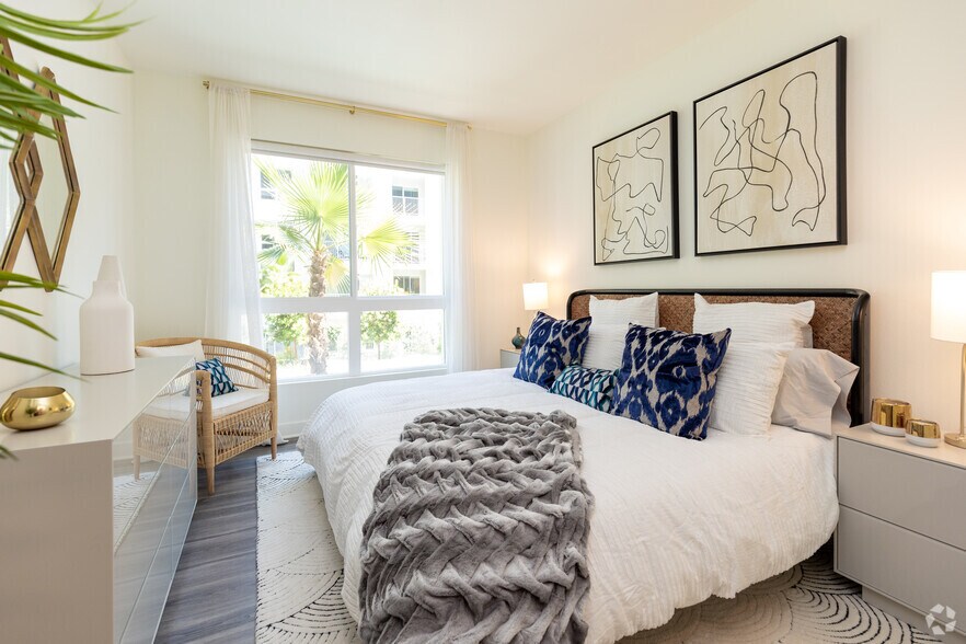 More Photos Of 1331 N Cahuenga Blvd, Los Angeles Apartments For Lease