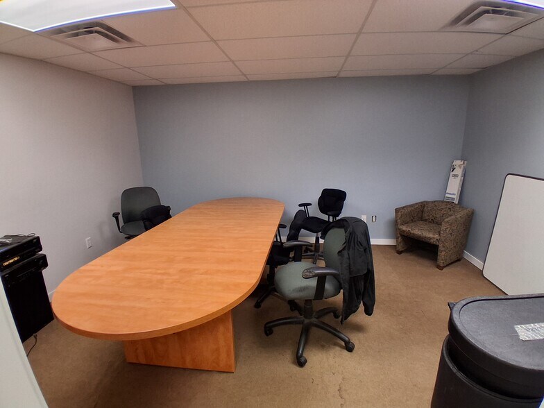 More Photos Of 2071 S Wellington Rd, Nanaimo Warehouse For Lease