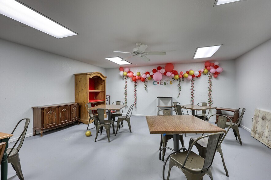 More Photos Of 8637 Oxbow Ln, Neosho Specialty For Sale