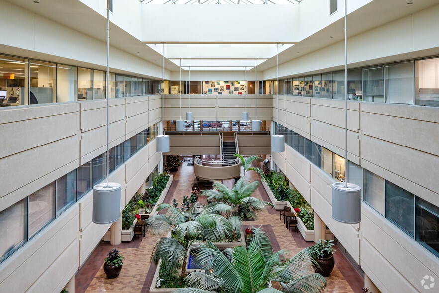 More Photos Of 3030 W Salt Creek Ln, Arlington Heights Medical For Lease