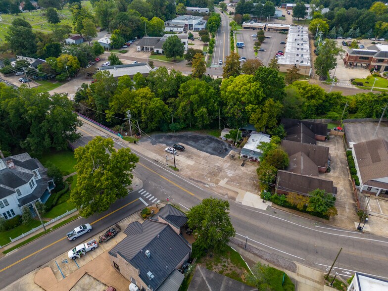 More Photos Of 408 University Dr, Starkville Restaurant For Sale