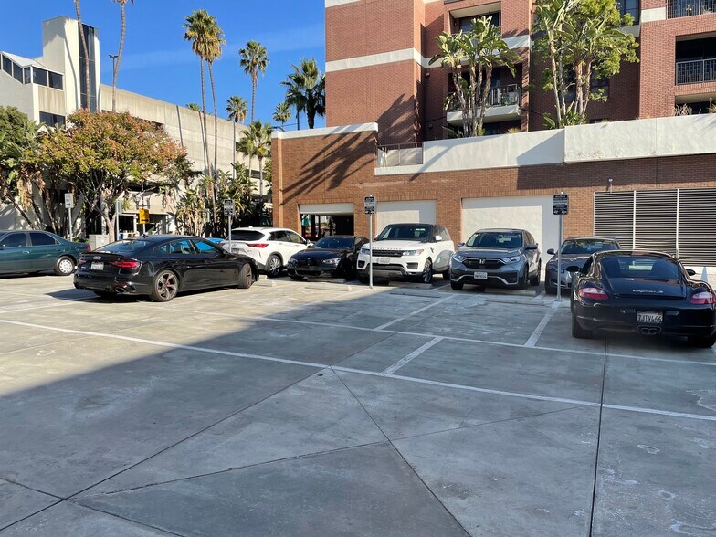 More Photos Of 270 N Canon Dr, Beverly Hills Office For Lease