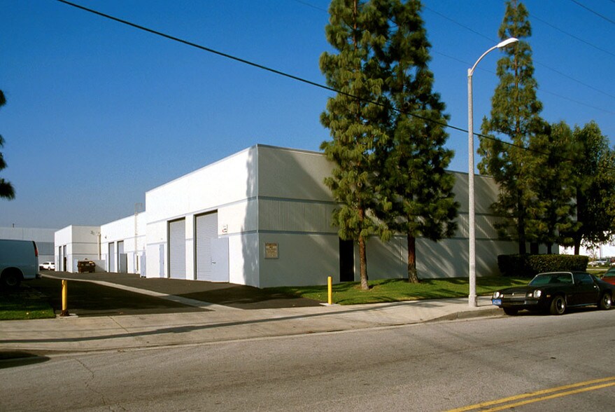 More Photos Of 21700-21730 Nordhoff St, Chatsworth Warehouse For Lease