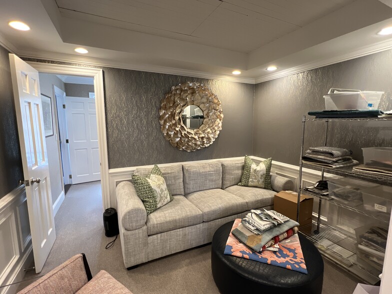 More Photos Of 21 South Ave, New Canaan Storefront Retail Office For Lease