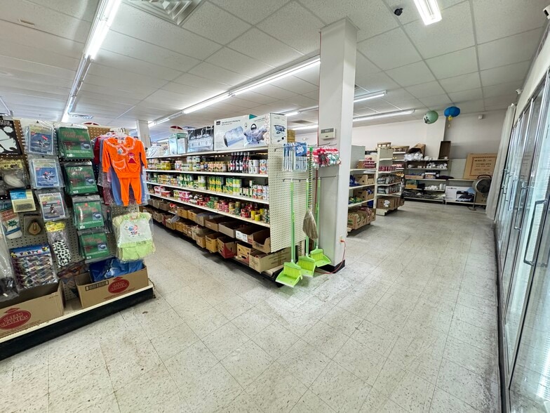 More Photos Of 1101 N McCord Rd, Toledo Storefront For Lease