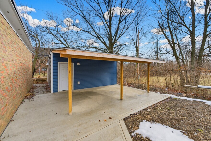 More Photos Of 2060 Brentnell Ave, Columbus Freestanding For Sale