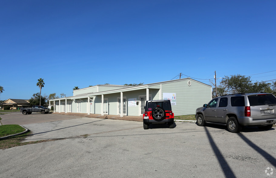 Primary Photo Of 126-140 W Cleveland Blvd, Aransas Pass Office For Sale