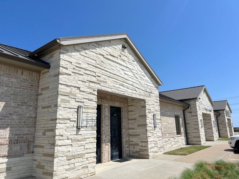 More Photos Of 1400 N Coit Rd, McKinney Unknown For Lease