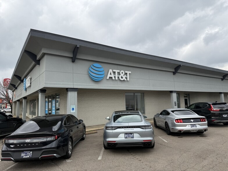 More Photos Of 4934-4938 Poplar Ave, Memphis General Retail For Sale