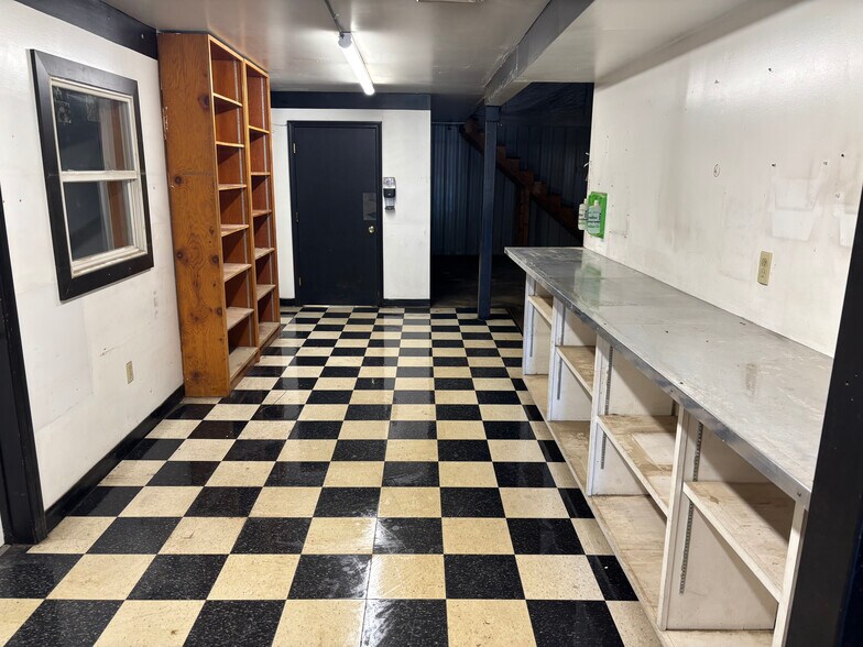 More Photos Of 29 Stillwater Ave, Orono Showroom For Lease