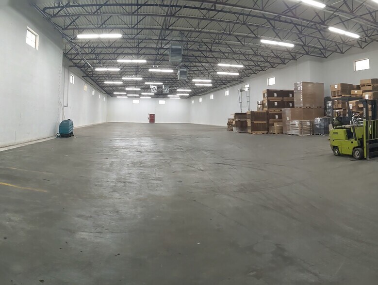 More Photos Of 250 Bliss St, West Springfield Warehouse For Lease