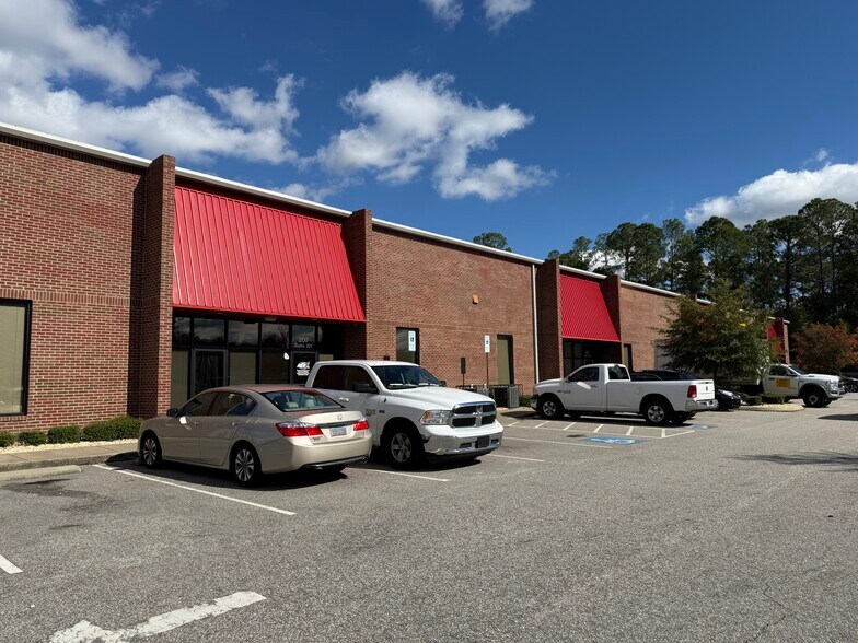 More Photos Of 207 Airport Rd, Fayetteville Light Manufacturing For Lease