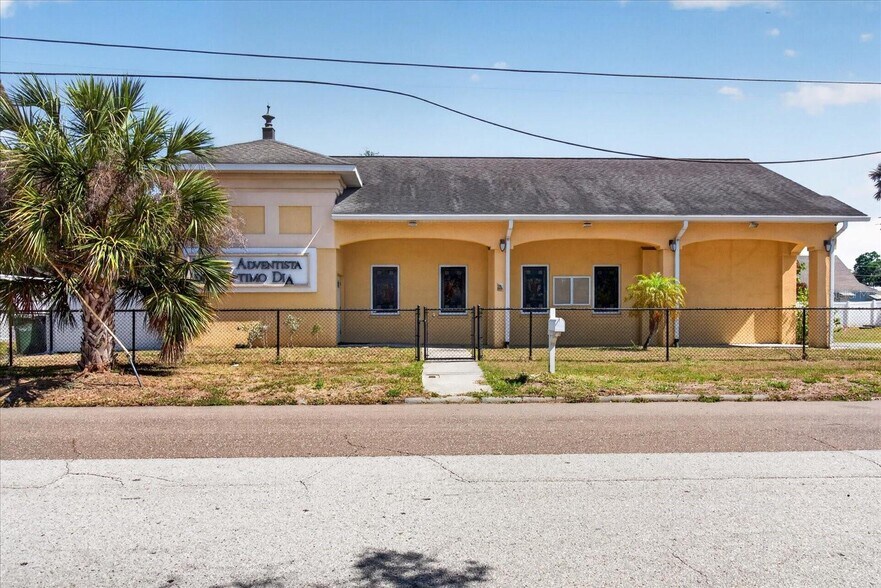 More Photos Of 2018 Grant St, Tampa Unknown For Lease