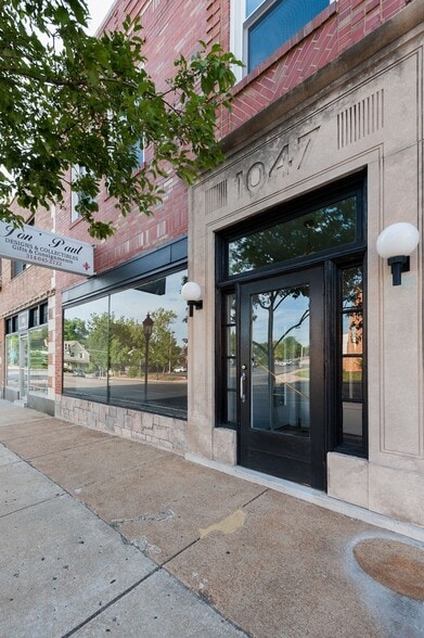 More Photos Of 1047 S Big Bend Blvd, Saint Louis Storefront Retail Office For Lease