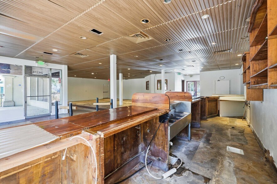 More Photos Of 24258-24274 Main St, Newhall Restaurant For Lease
