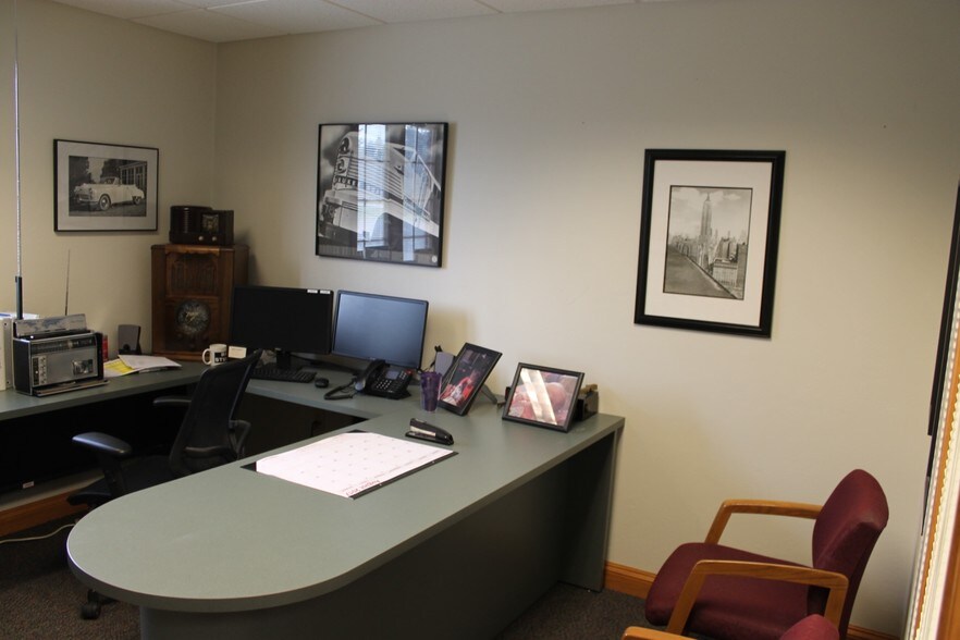 More Photos Of 2848 Memorial Dr, Two Rivers Medical For Lease
