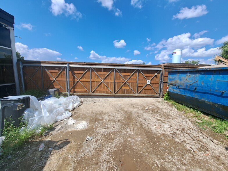 More Photos Of 625 Factory Rd, Addison Warehouse For Sale